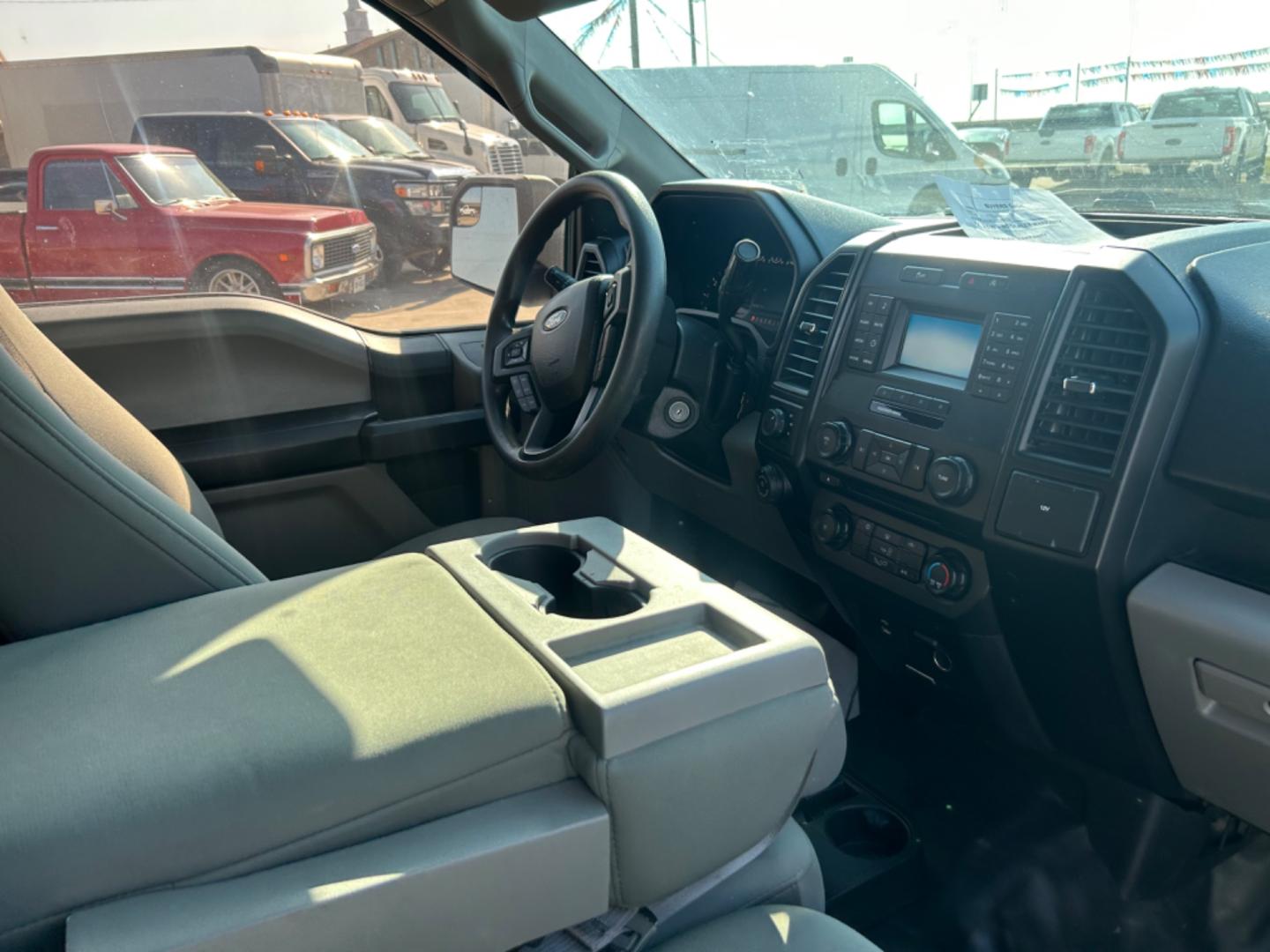 2017 White Ford F-150 XL SuperCab 6.5-ft. 4WD (1FTEX1EP1HF) with an 2.7L V6 DOHC 24V engine, 6A transmission, located at 1687 Business 35 S, New Braunfels, TX, 78130, (830) 625-7159, 29.655487, -98.051491 - Photo#9